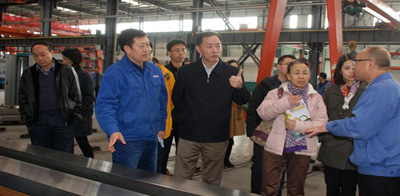 國家發(fā)改委調(diào)研組來星火機(jī)床公司調(diào)研 國家發(fā)改委調(diào)研組來星火機(jī)床公司調(diào)研