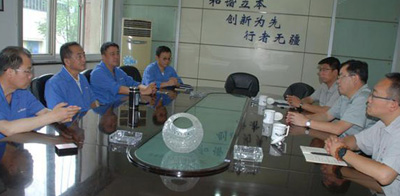 海林中科公司董事長何克鴻一行來星火機床公司交流