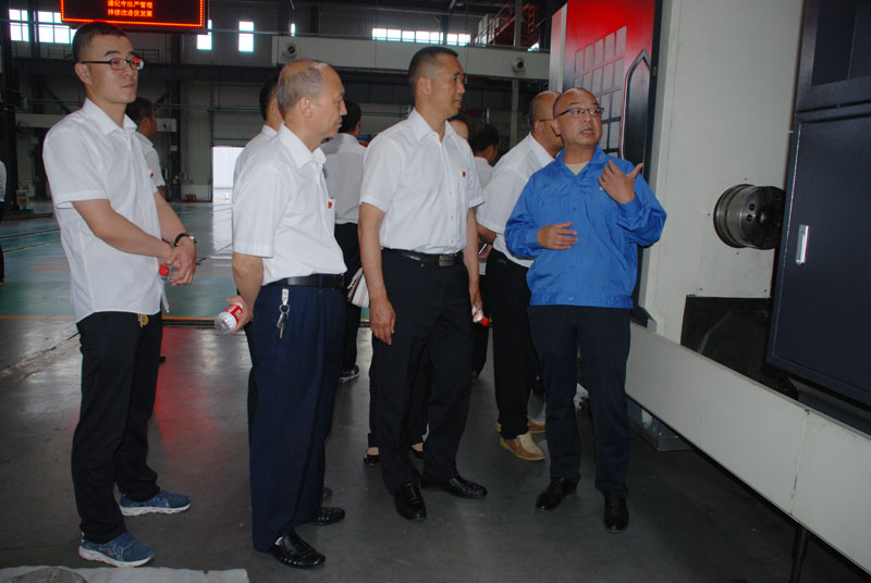 天水市政府政務大廳黨員干部來星火機床公司參觀交流