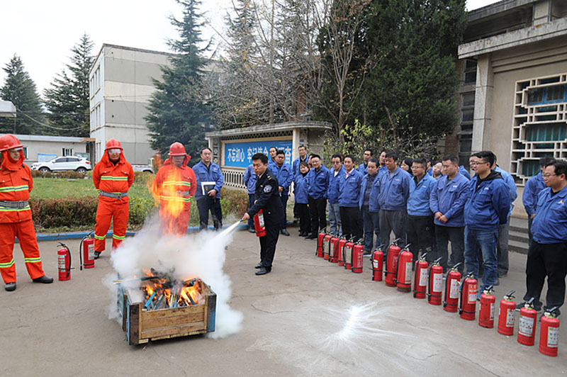 星火機(jī)床公司舉辦消防知識(shí)講座并開展滅火演練 星火機(jī)床公司舉辦消防知識(shí)講座并開展滅火演練