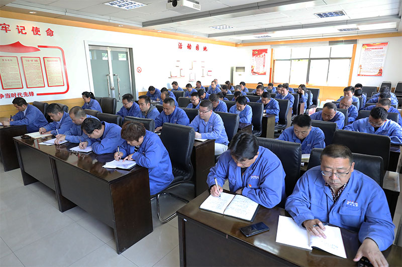 星火機床公司開展“拼搏四季度完成全年生產(chǎn)目標”擂臺賽 星火機床公司開展“拼搏四季度完成全年生產(chǎn)目標”擂臺賽