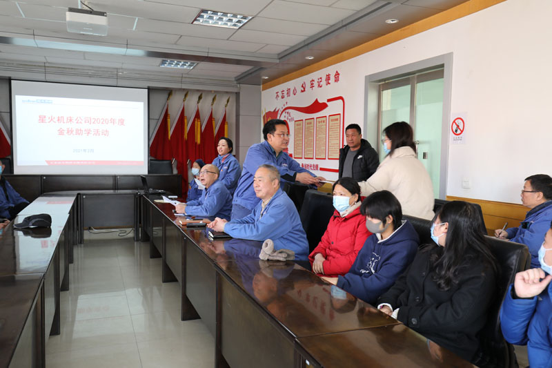 嚴寒冬日送溫暖 莘莘學子受關懷 嚴寒冬日送溫暖 莘莘學子受關懷