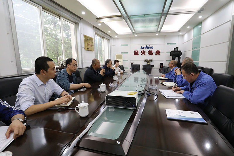 蘭州銀行金融租賃公司領導考察星火機床 蘭州銀行金融租賃公司領導考察星火機床