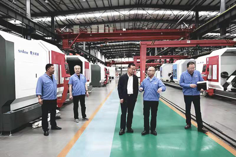 天水市外管局領導來星火機床公司調研 天水市外管局領導來星火機床公司調研