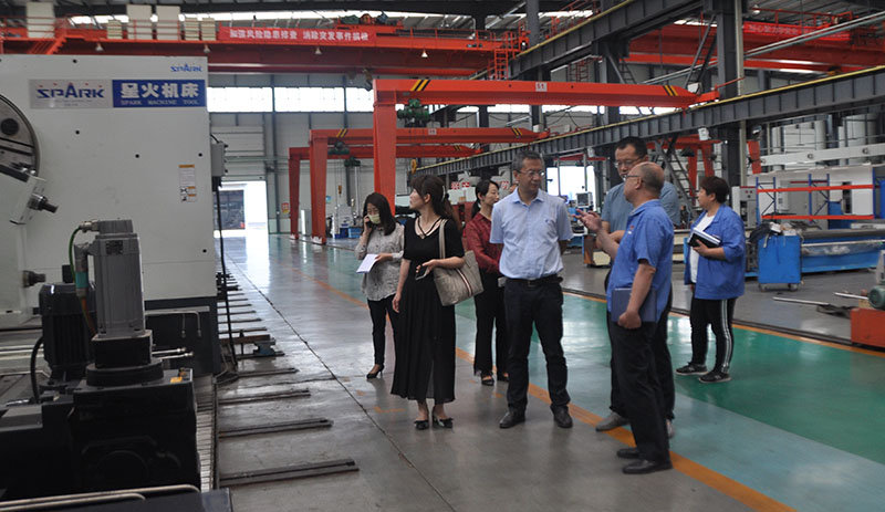 中科院蘭州化物所周峰一行來星火公司調研 中科院蘭州化物所周峰一行來星火公司調研