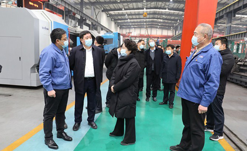 天水市委書記張永霞陪同金川集團公司領導一行考察星火機床公司 天水市委書記張永霞陪同金川集團公司領導一行考察星火機床公司