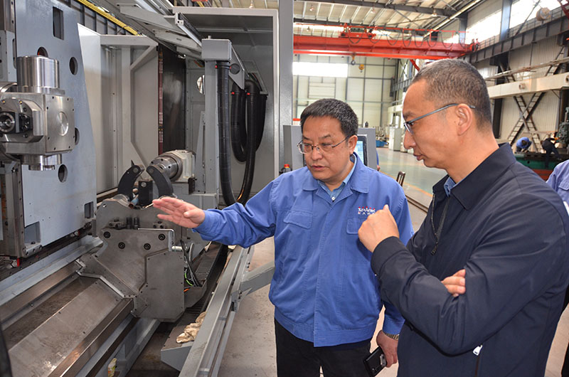 董小平副市長來星火機(jī)床公司調(diào)研 董小平副市長來星火機(jī)床公司調(diào)研