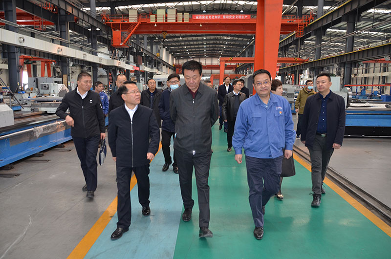 天水市人大副主任張棟梁來星火機(jī)床公司調(diào)研 天水市人大副主任張棟梁來星火機(jī)床公司調(diào)研