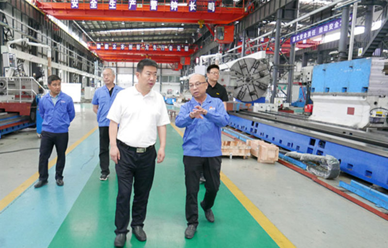 市工信局局長陳海龍來星火機床公司調研 市工信局局長陳海龍來星火機床公司調研