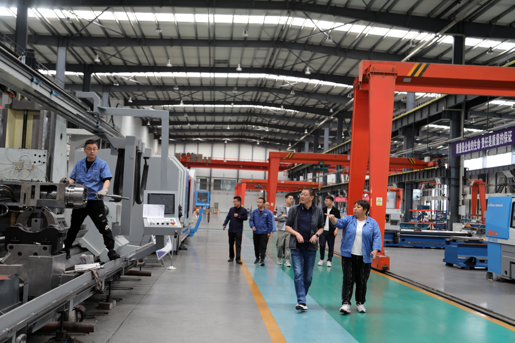 甘肅省工信院裝備制造研究所藺峰一行來星火機床公司調研