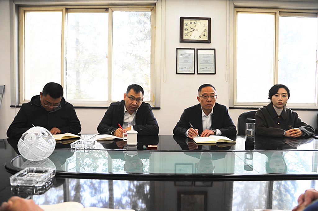 甘肅銀行天水分行副行長胡偉一行到星火機床公司調(diào)研