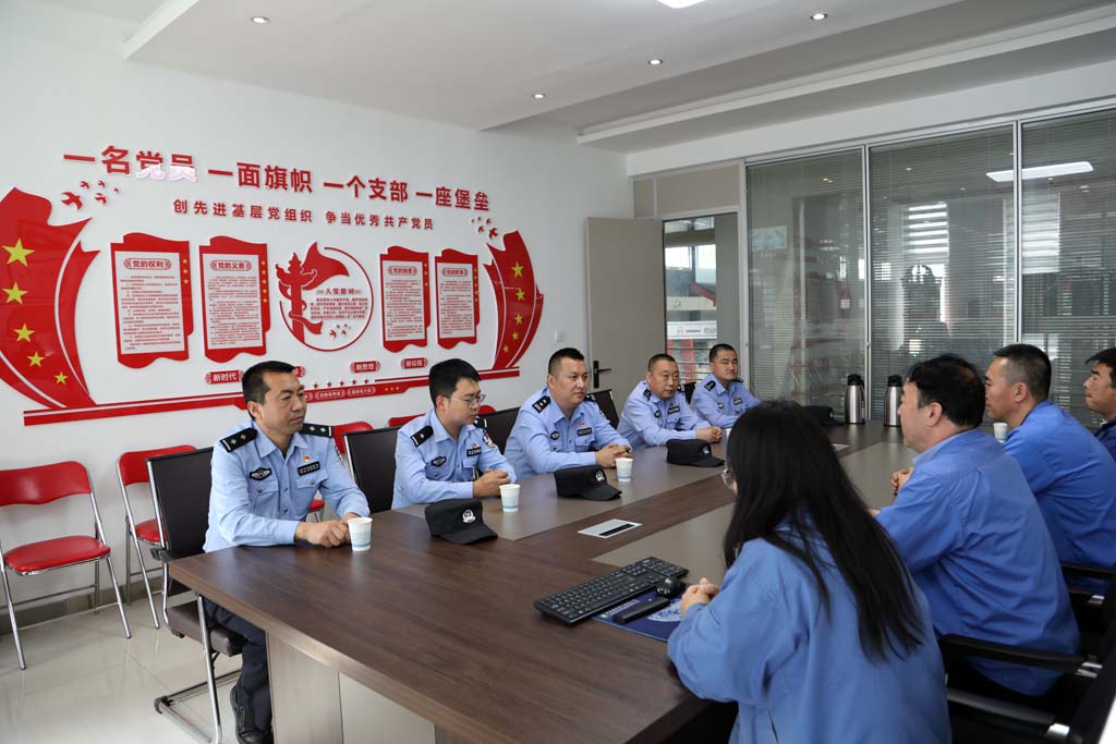 黨建引領(lǐng)聚合力,警企共建創(chuàng)平安,星火機(jī)床公司與社棠派出所開展警企黨建活動