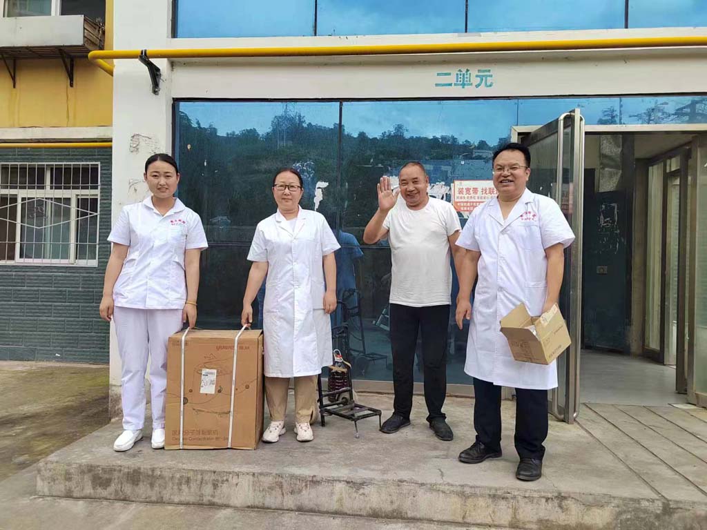 退休職工吳洪華為星火醫(yī)院無償捐贈(zèng)制氧機(jī)