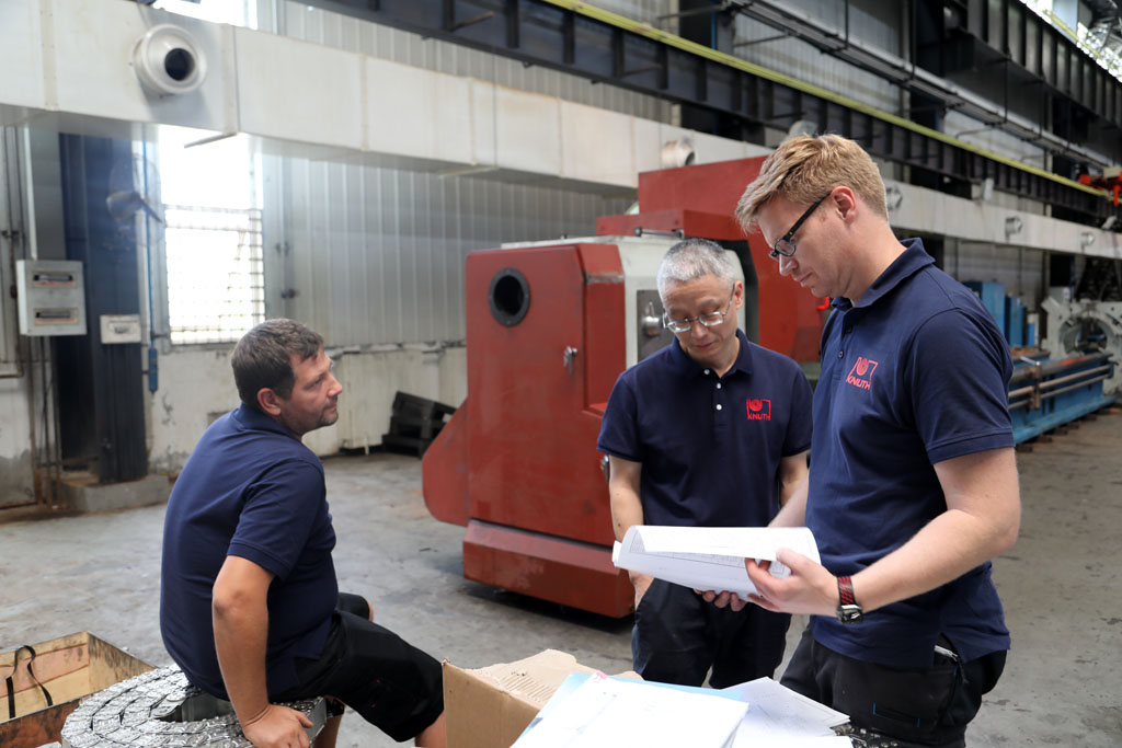 羅馬尼亞客商來甘肅星火智能數(shù)控機(jī)床有限公司驗(yàn)收產(chǎn)品