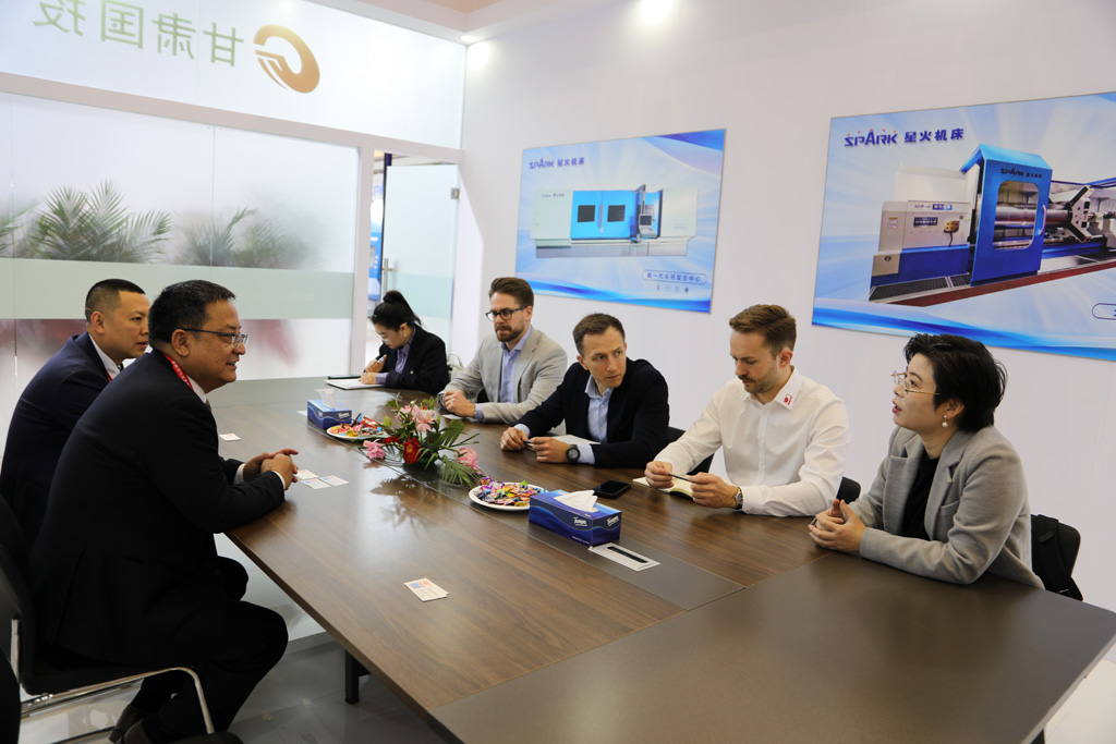 蔣保權與德國科魯德公司董事長克里斯蒂安·克魯斯一行進行座談 蔣保權與德國科魯德公司董事長克里斯蒂安·克魯斯一行進行座談