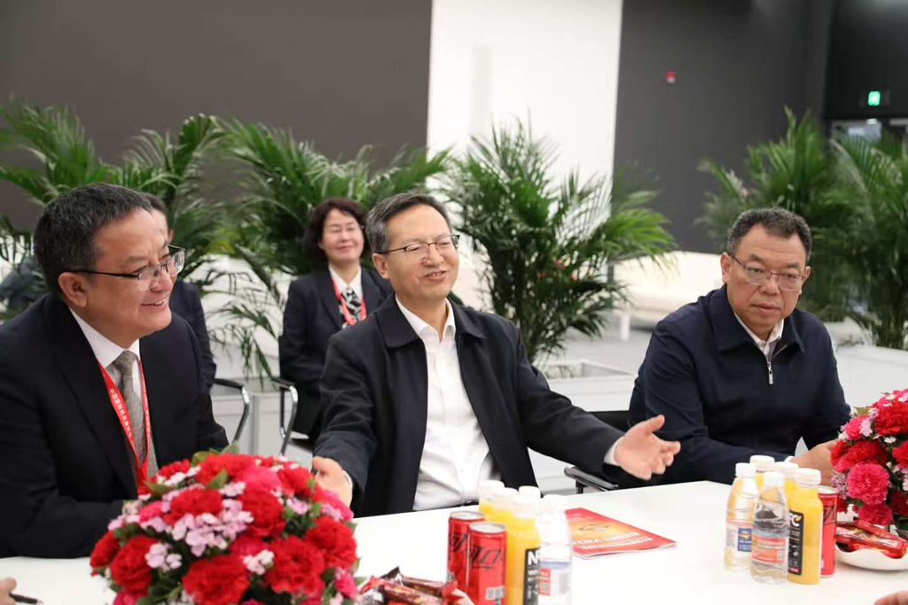 甘肅國投集團董事長成廣平與中國機床工具工業協會會長毛予鋒座談交流 甘肅國投集團董事長成廣平與中國機床工具工業協會會長毛予鋒座談交流